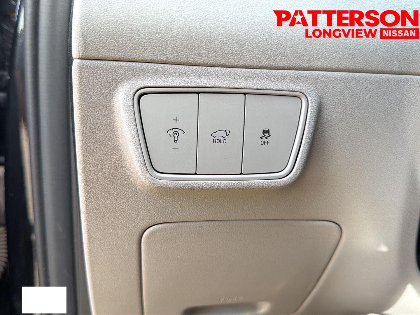 Used 2022 Phantom Black Hyundai SEL image 10