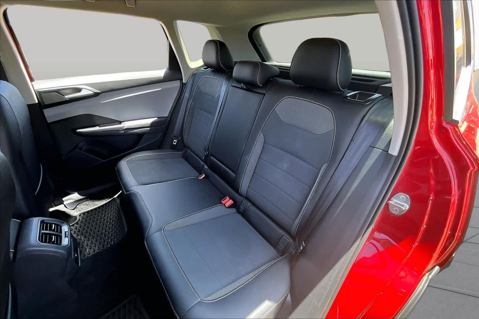 Used 2023 Kings Red Metallic Volkswagen SE image 21