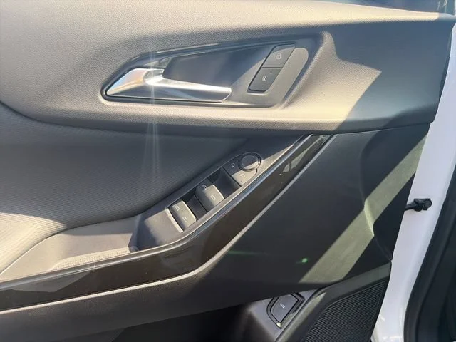 New 2027 Summit White Chevrolet LT image 17