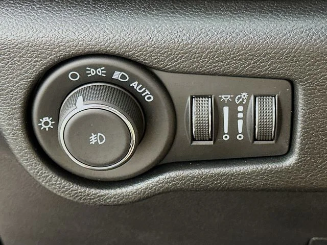 Certified Pre-Owned 2025 Chrysler Pacifica Select