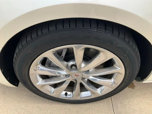 Used 2013 White Cadillac Luxury image 32
