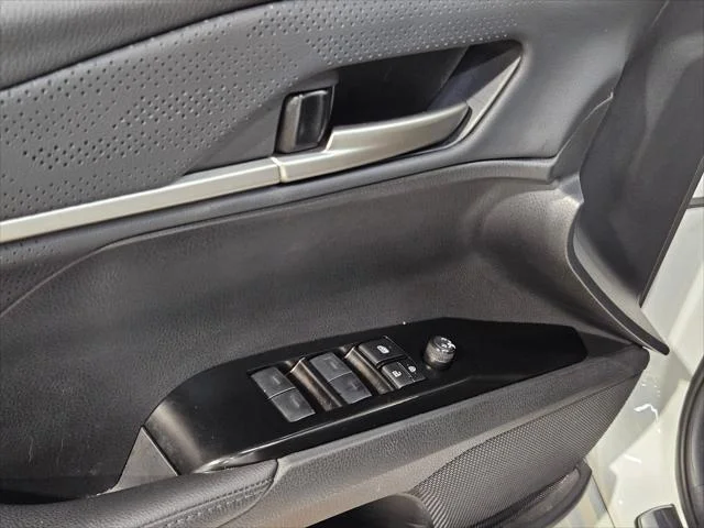 Certified Used 2025 WIND CHILL PEARL Toyota  image 21