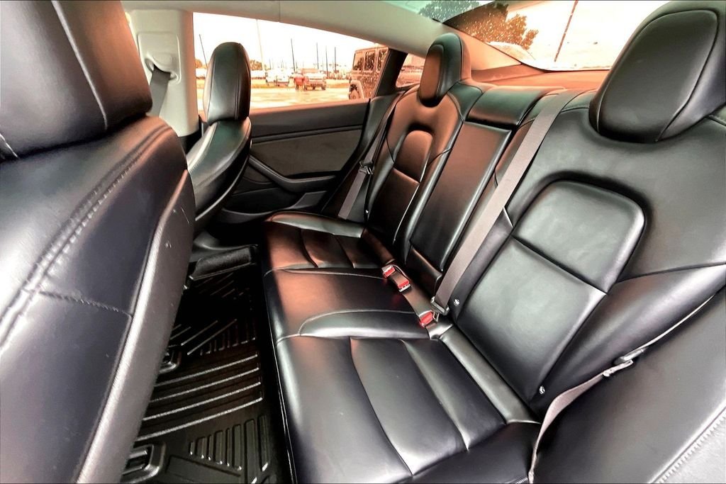Used 2018  Tesla Long Range image 18