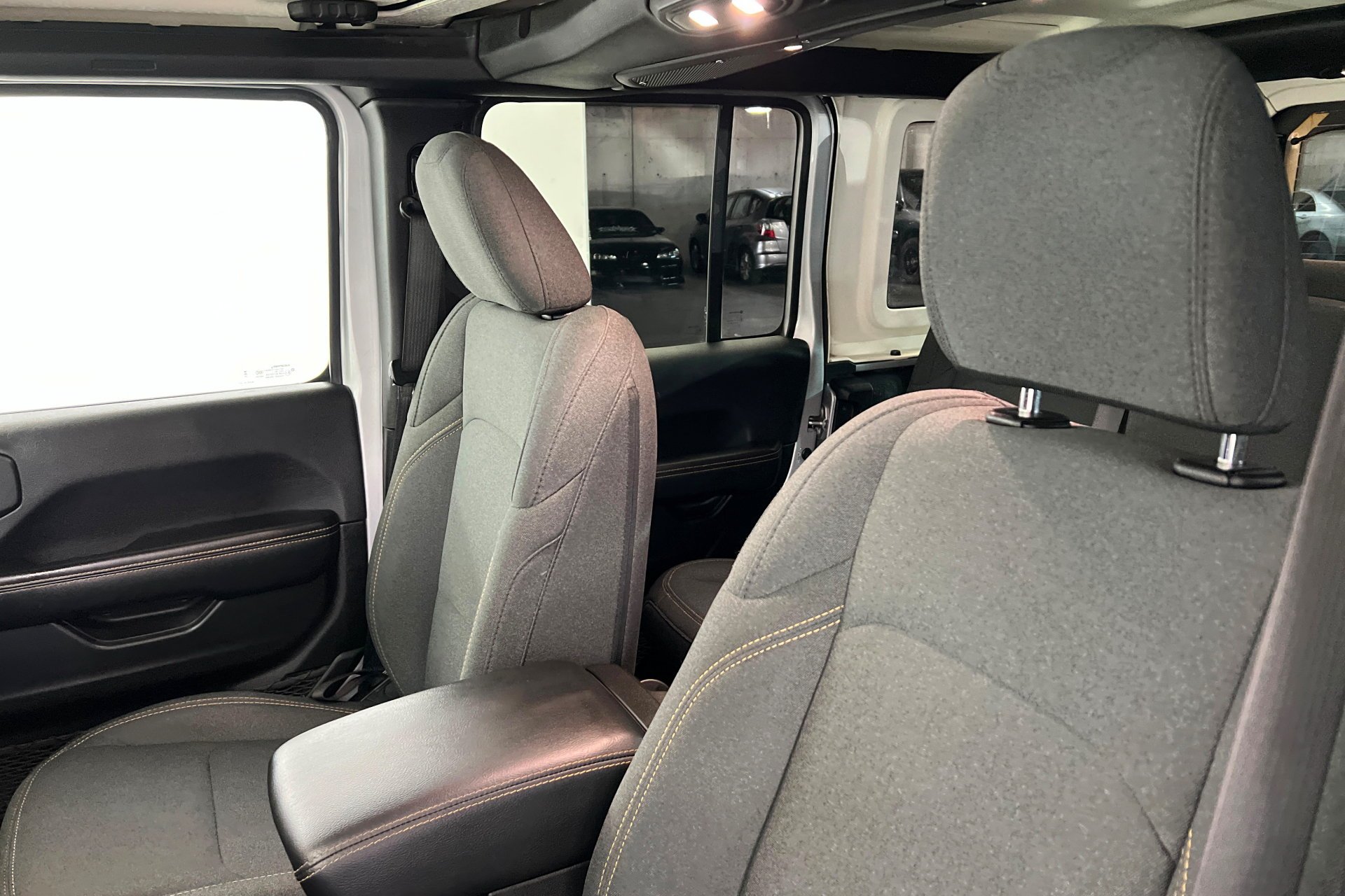 Used 2024 Silver Zynith Clearcoat Jeep Sahara image 17