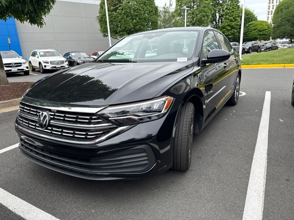 Used 2024 Deep Black Pearl Volkswagen 1.5T SE image 1