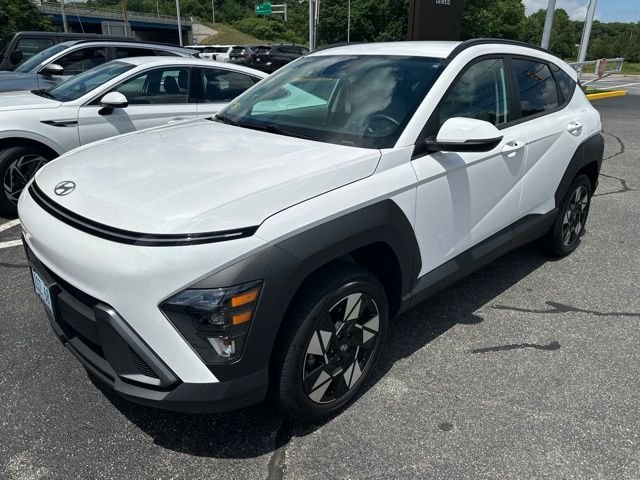 Used 2024 White Hyundai SEL image 3