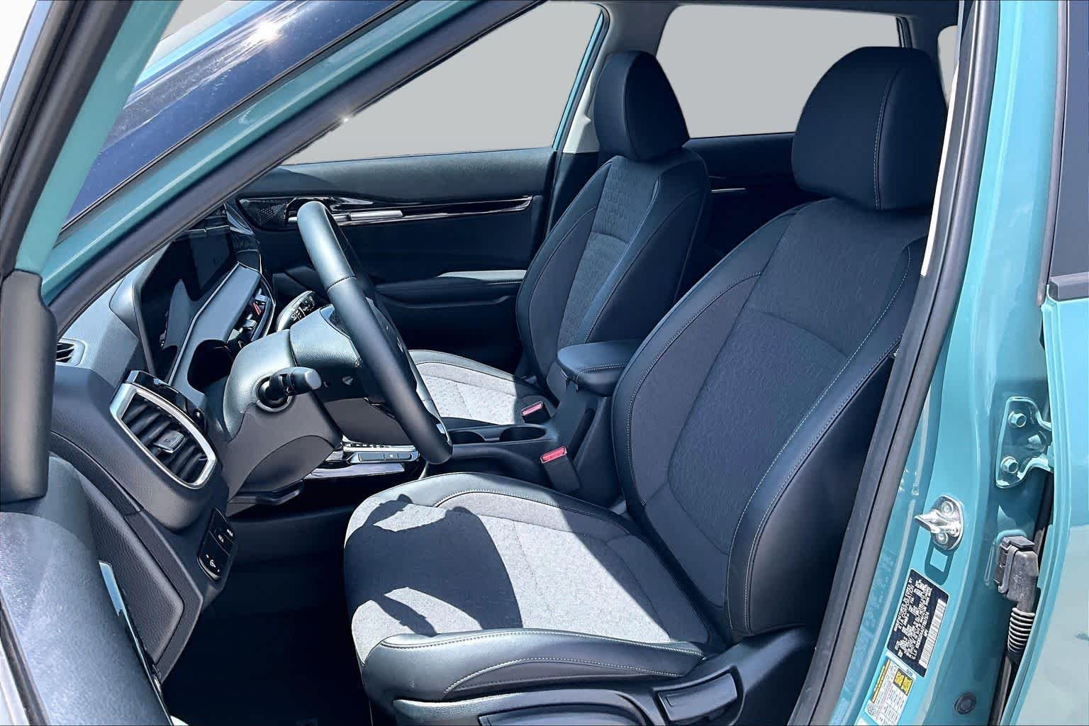 Used 2026 Pluton Blue/Black Roof Kia S image 8