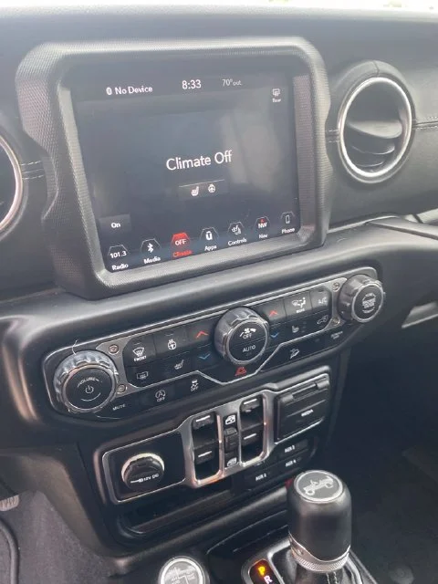Used 2019 Granite Crystal Clearcoat Metallic Jeep Unlimited Sahara image 32