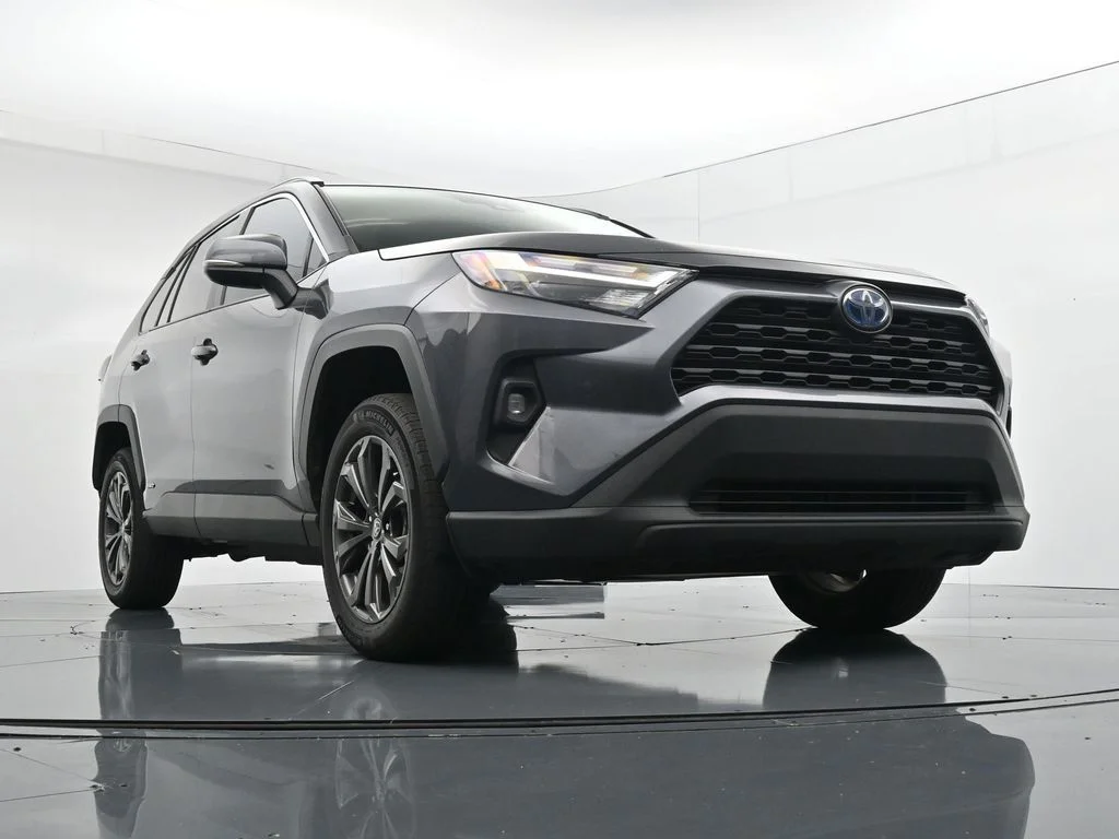 Used 2022 Gray Toyota XLE Premium image 25