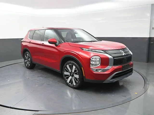 Used 2025  Mitsubishi SE image 10