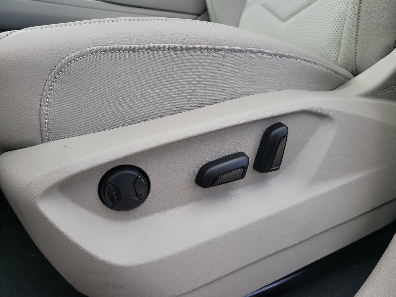 New 2026 Pure Gray Volkswagen SE w/Technology image 18