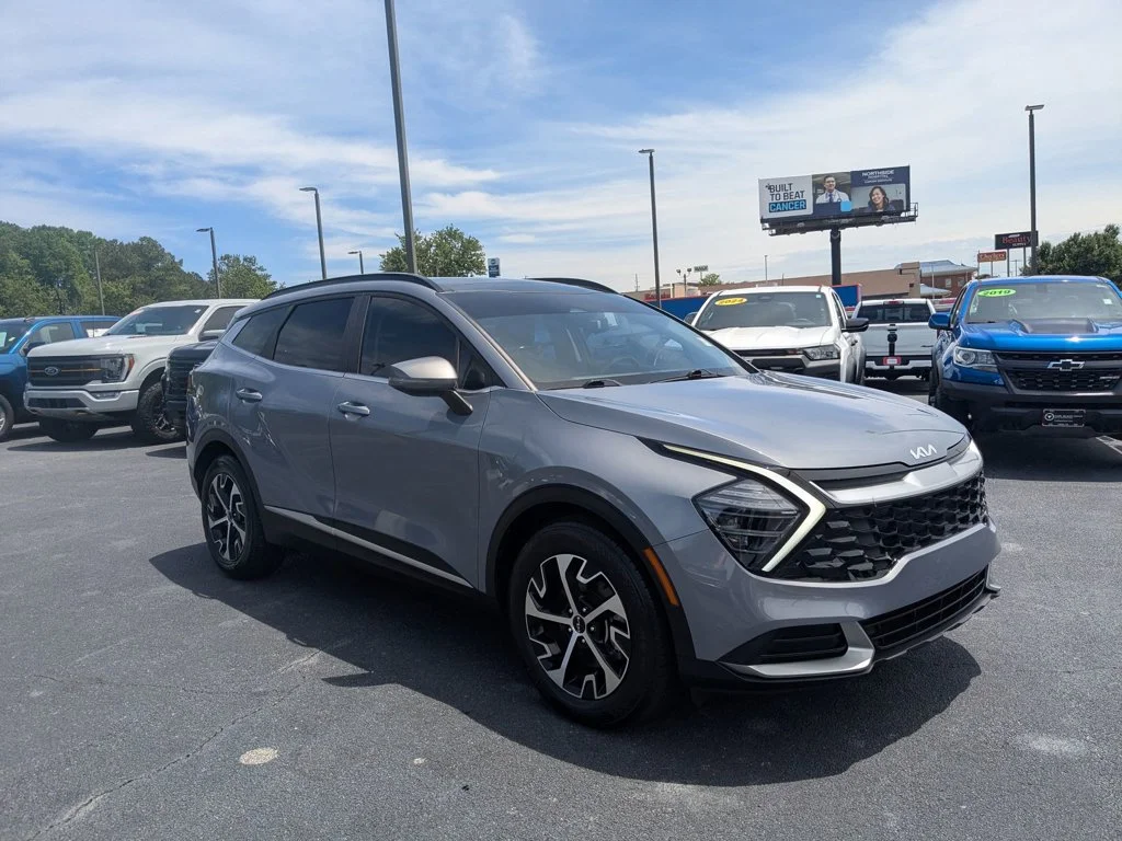 Used 2025 Everlasting Silver Kia EX image 3