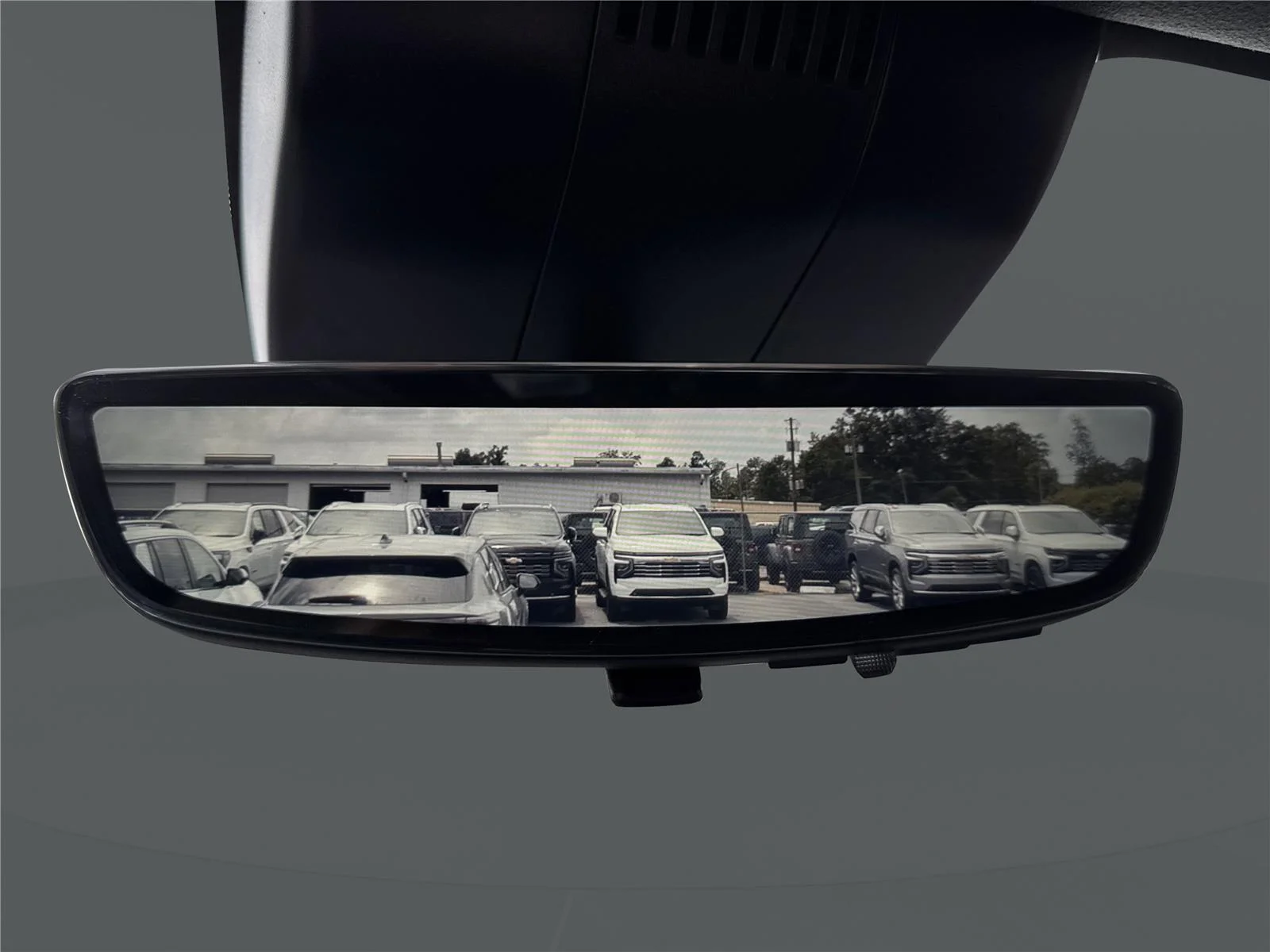 Used 2024 White Frost Tricoat GMC Denali Ultimate image 12