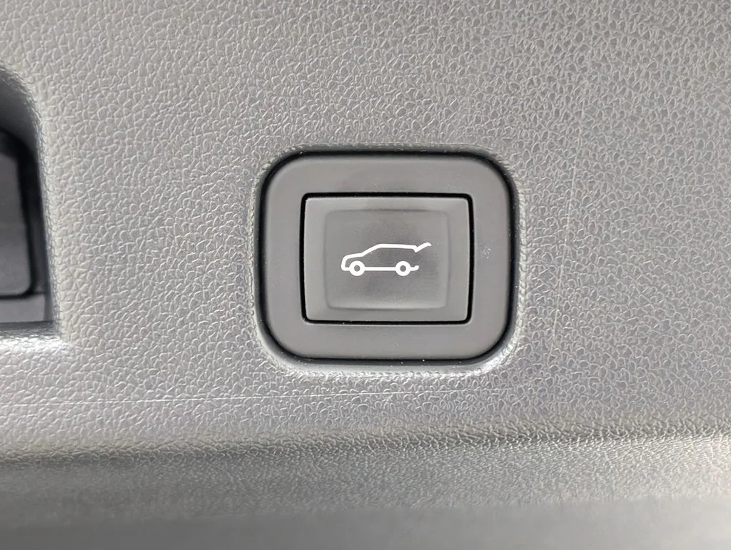 Certified Used 2025 Summit White GMC AT4 image 22