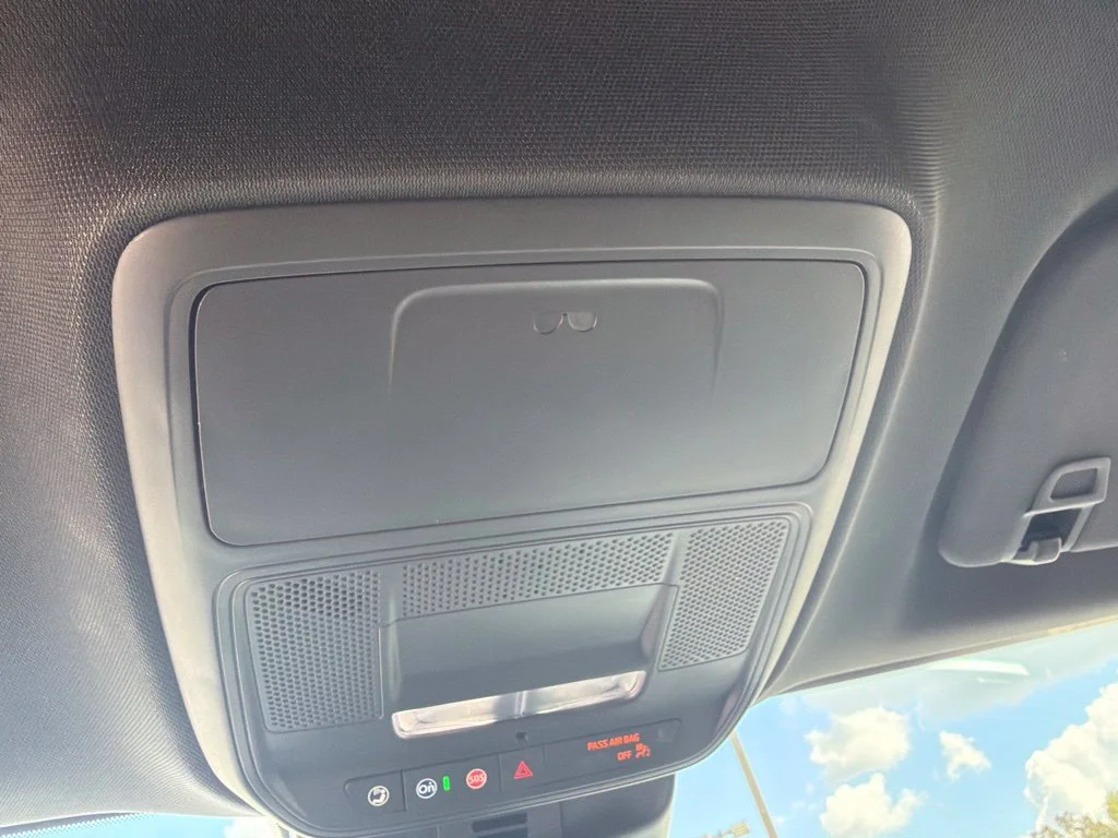 Used 2026 Summit White GMC Elevation image 27