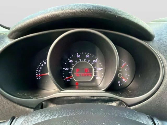 Used 2019 Clear White Kia Base image 26