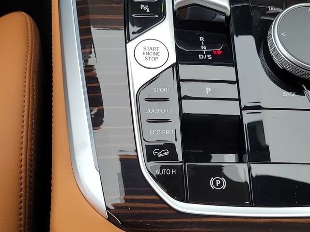 New 2026 White BMW xDrive40i image 26