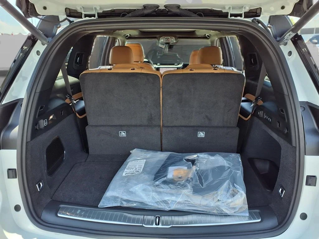 New 2026 Bright White Clear-Coat Exterior Paint Jeep Summit image 25
