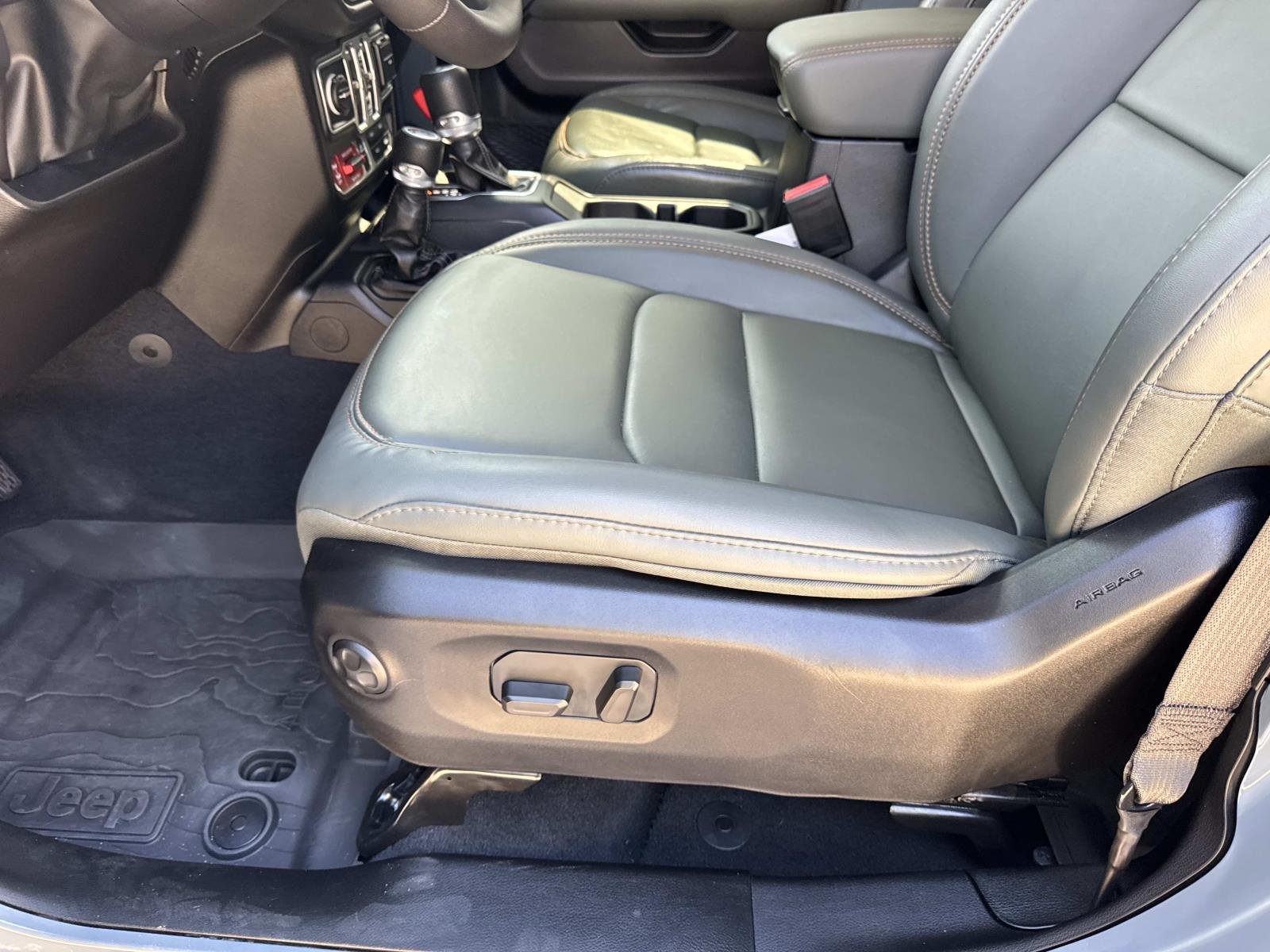 Used 2025 Anvil Clearcoat Jeep Mojave image 16