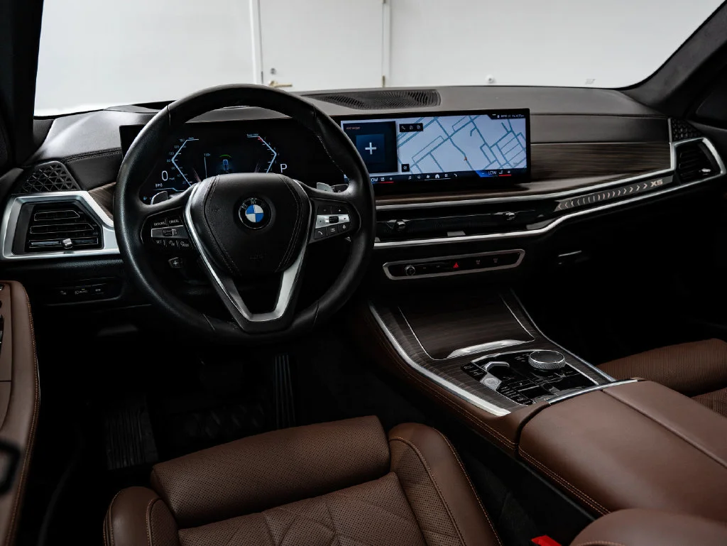 Used 2024 Skyscraper Gray Metallic BMW xDrive40i image 4