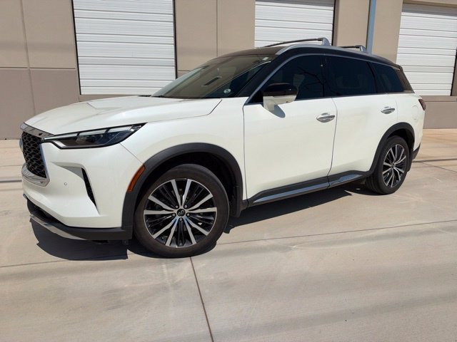 Used 2022 White INFINITI Sensory image 1