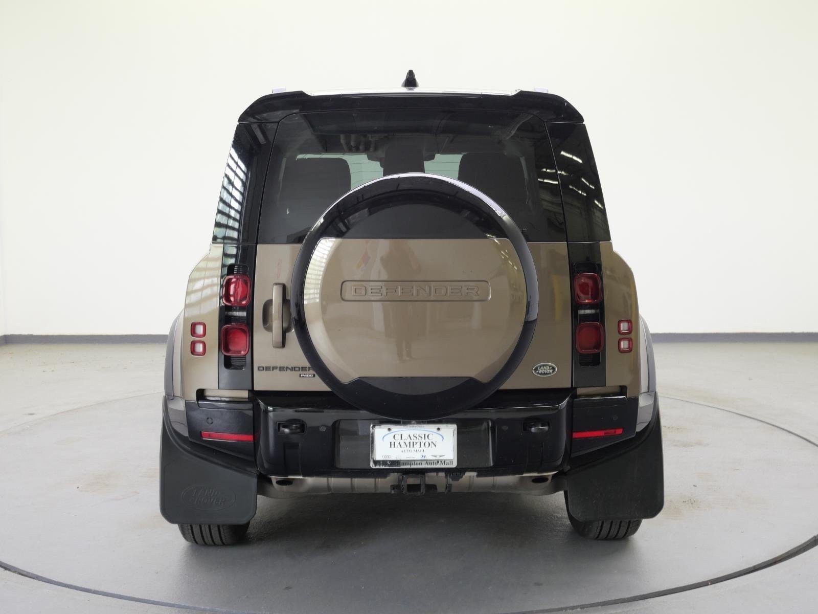Used 2022 Gondwana Stone Metallic Land Rover X-Dynamic HSE image 7