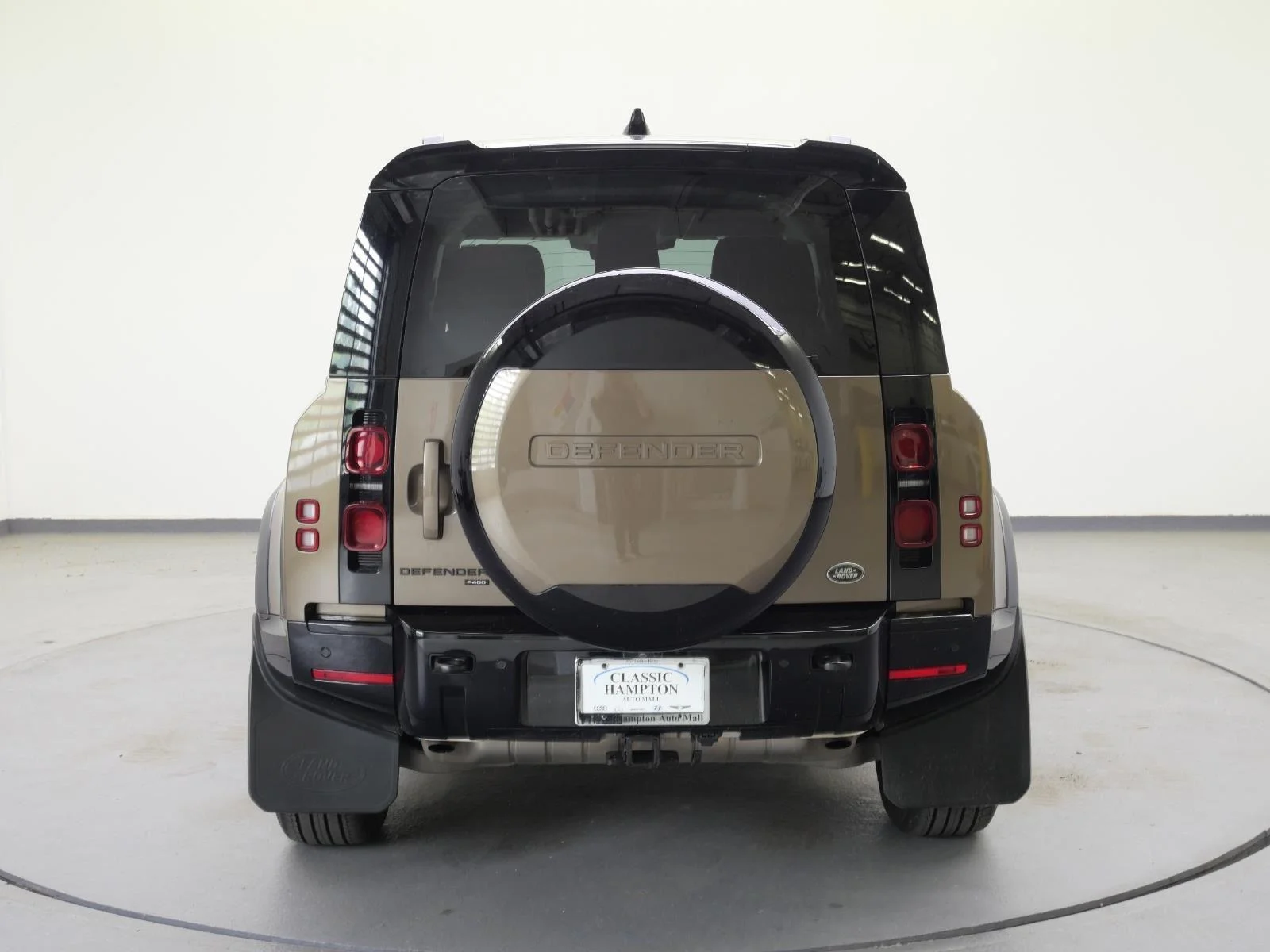 Used 2022 Gondwana Stone Metallic Land Rover X-Dynamic HSE image 8