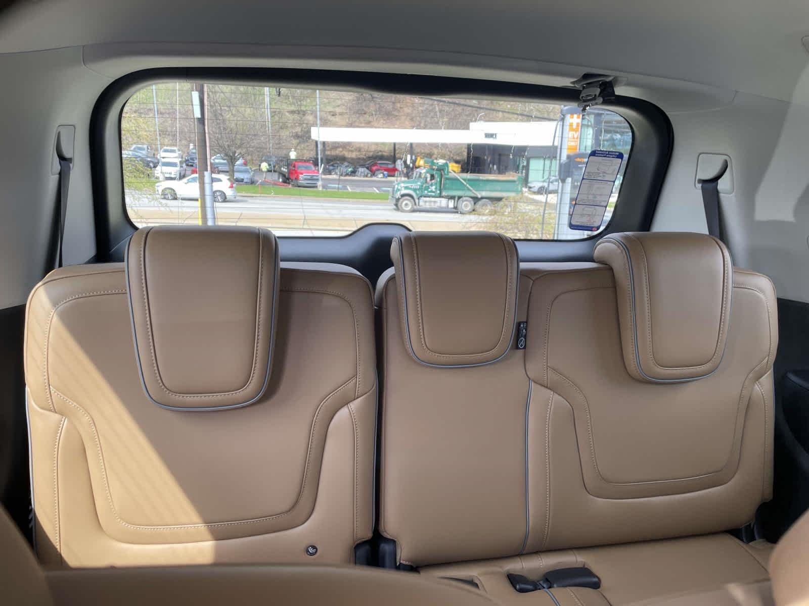New 2026 Radiant White INFINITI LUXE image 23