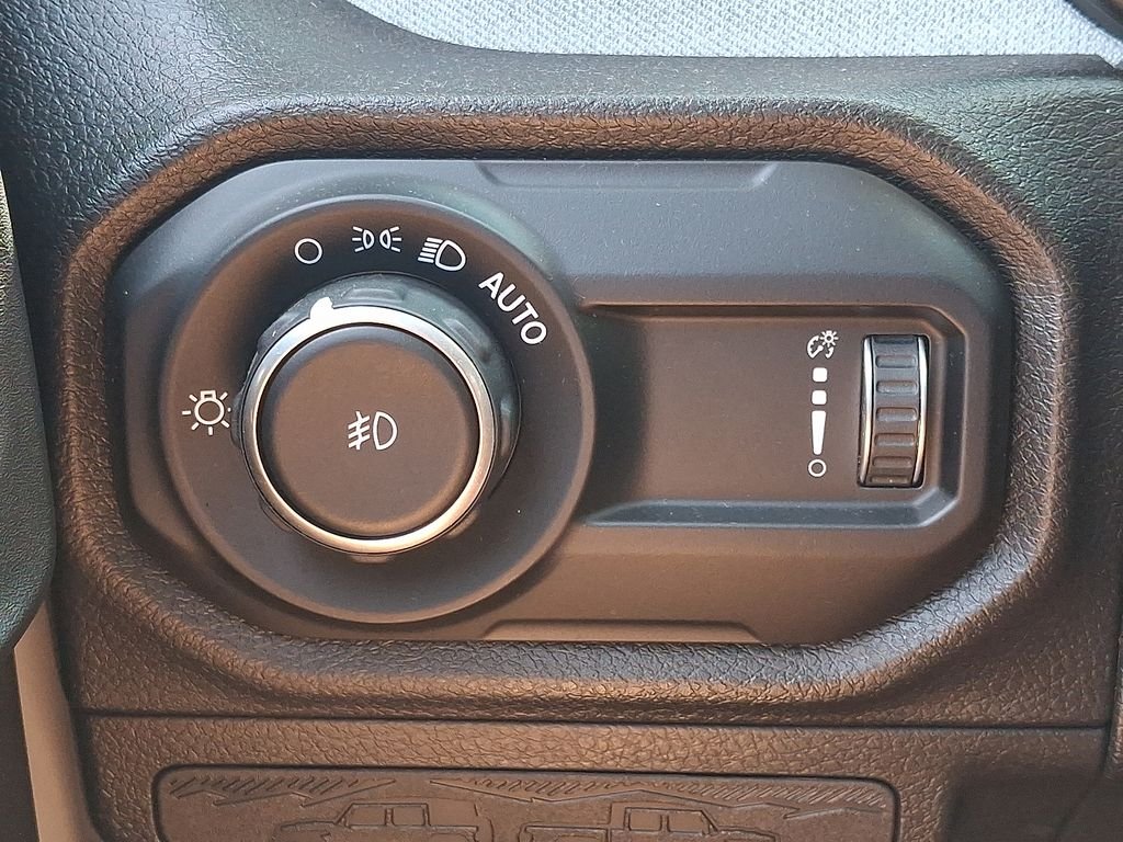 Used 2024 White Jeep Sport S image 25