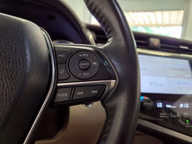 Used 2018 Brown Toyota XLE image 25