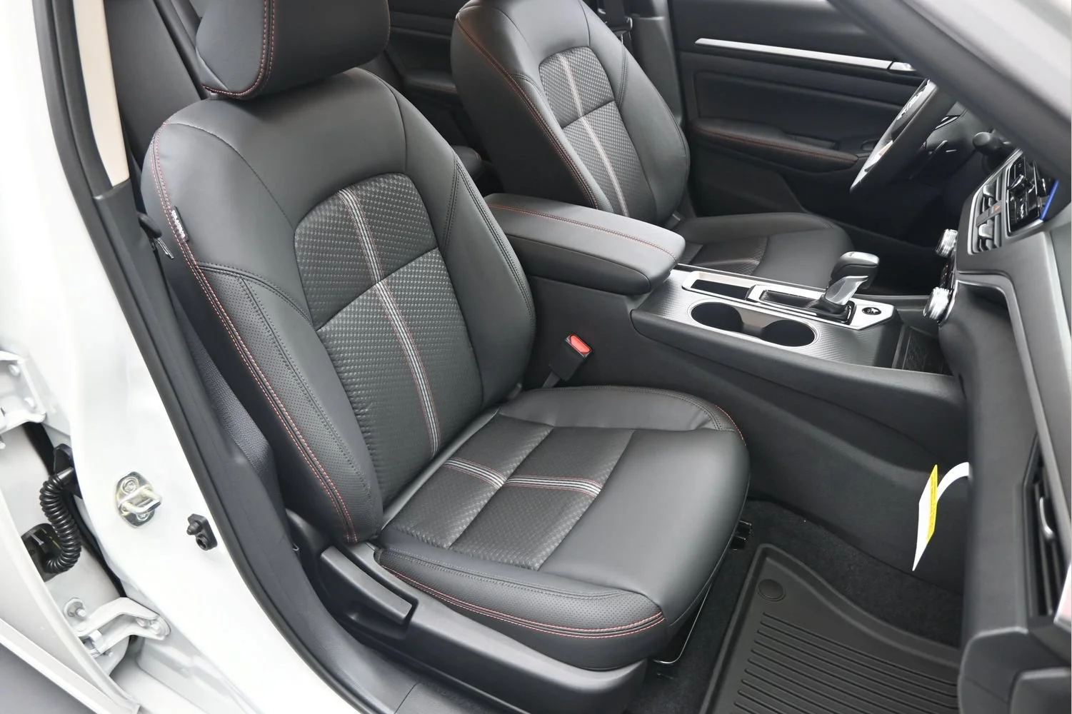 New 2026 Pearl White Tricoat Nissan SR image 14