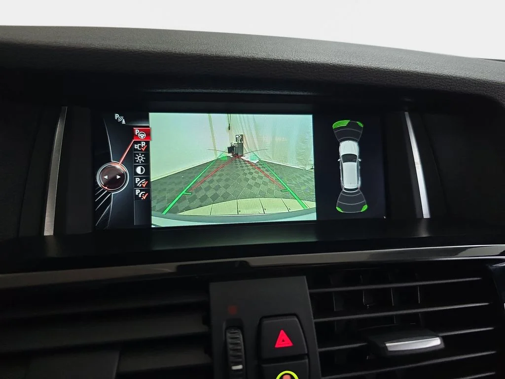 Used 2015 Space Gray Metallic BMW xDrive28d image 26