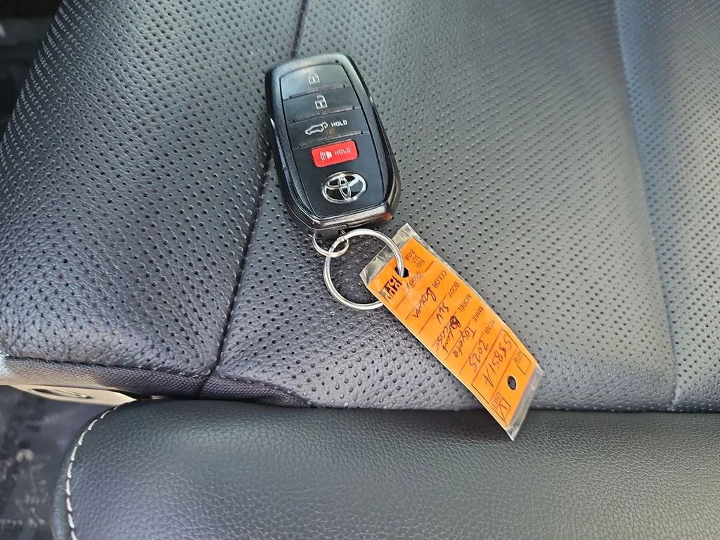 Used 2025  Toyota Base image 35