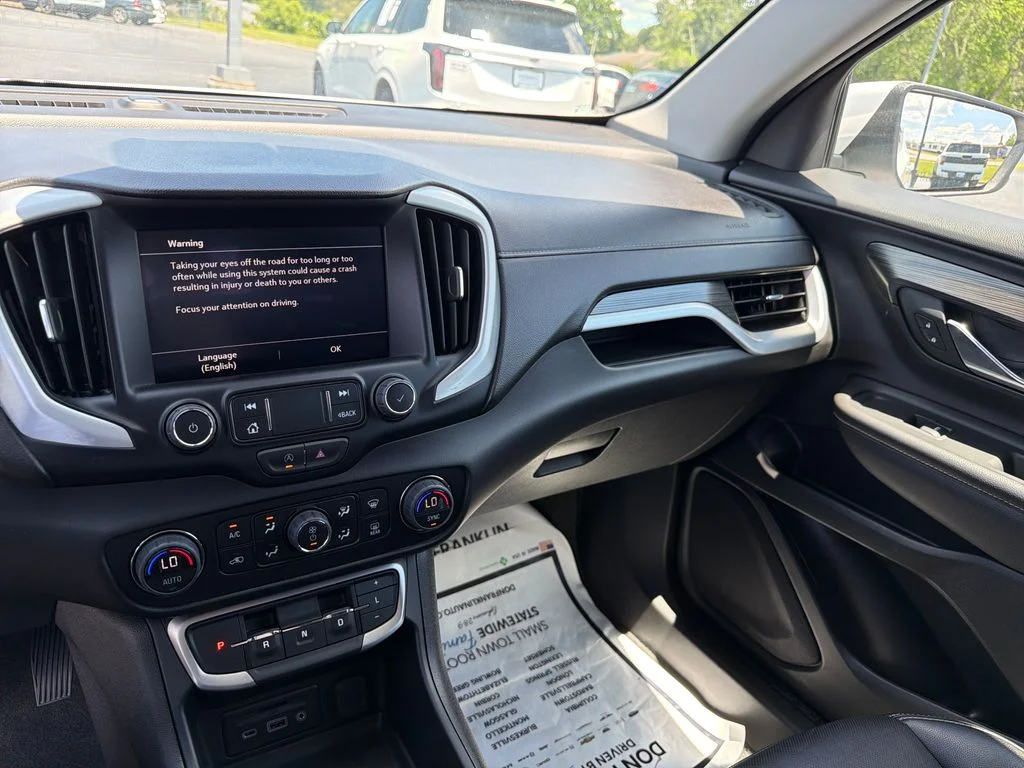 Used 2024 White GMC SLT image 19