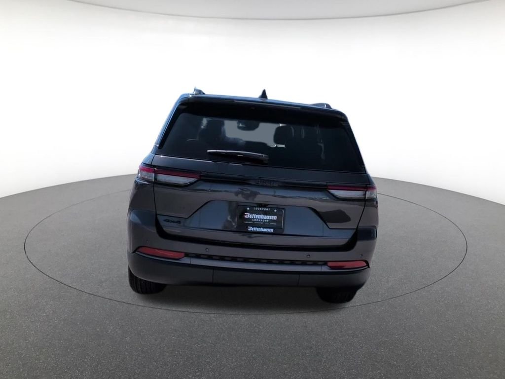New 2026 Baltic Gray Metallic Clear-Coat Exterior Paint Jeep Altitude image 7