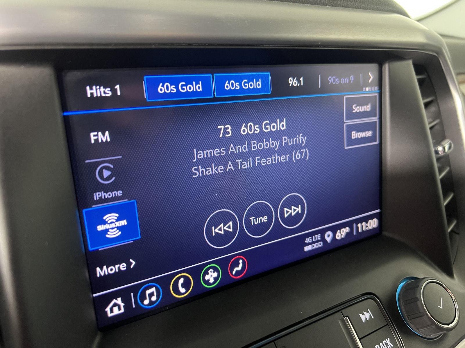 Used 2023 Ebony Twilight Metallic GMC SLE image 15