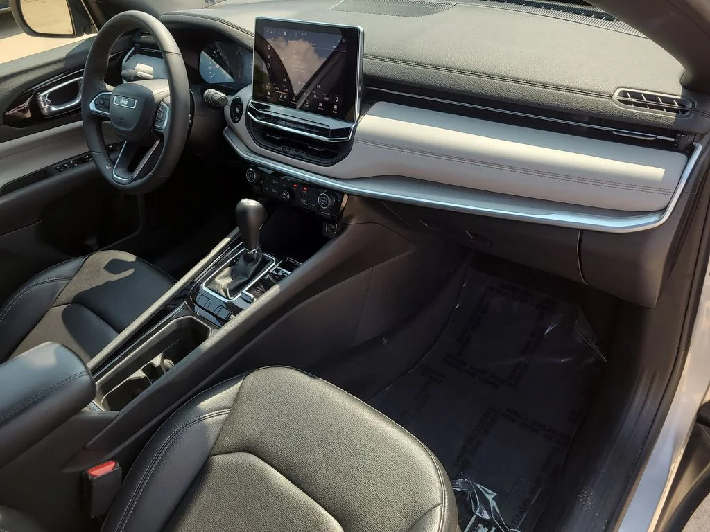 Used 2025 Silver Jeep Limited image 10