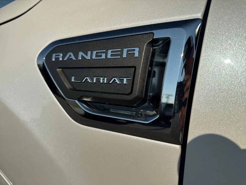Used 2019 White Ford Lariat image 16