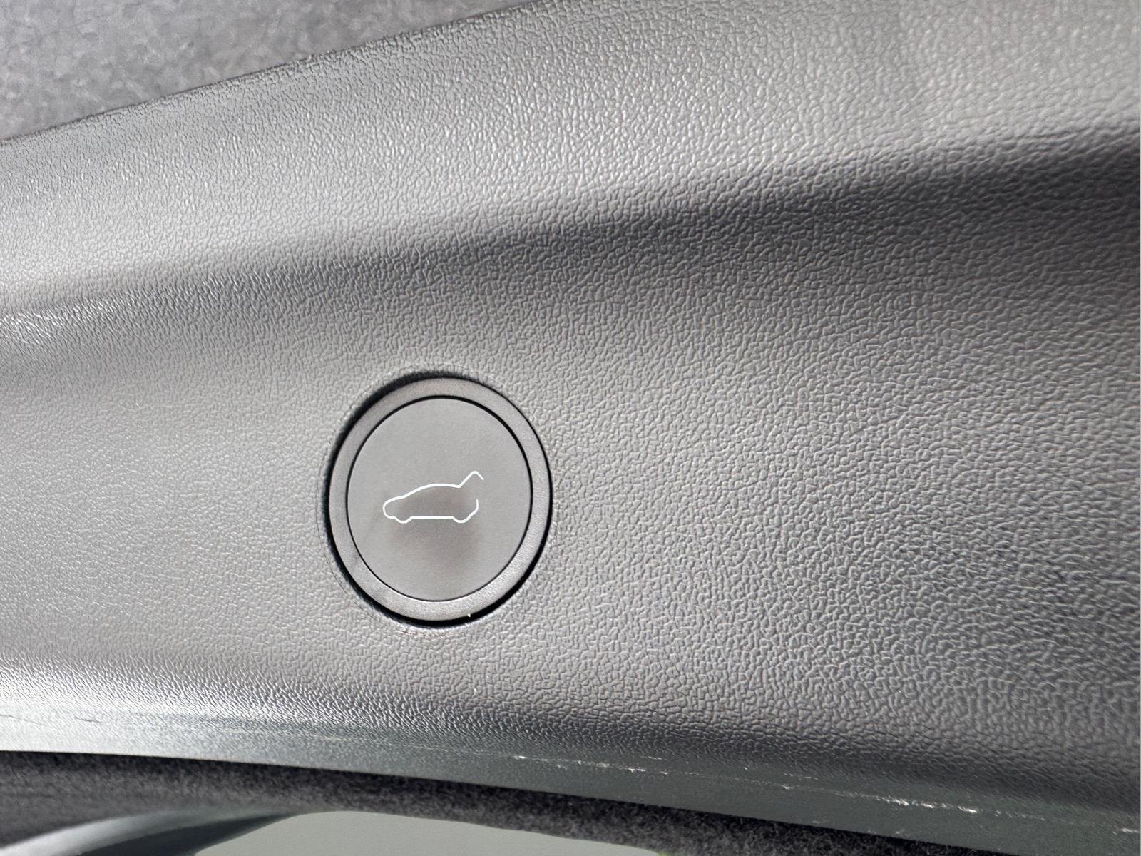Used 2023  TESLA  image 25