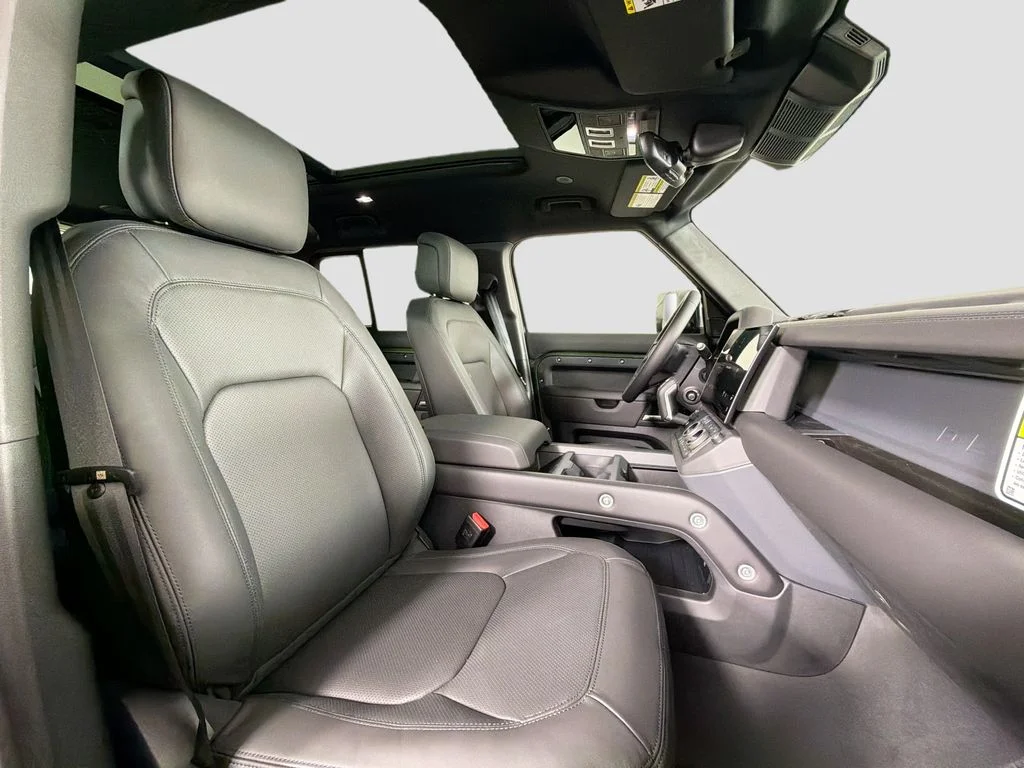 New 2026 Woolstone Green Land Rover X-Dynamic SE image 30