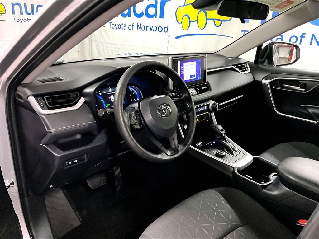 Used 2025 Silver Toyota XLE image 8