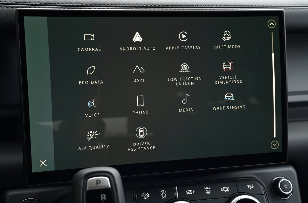 New 2026 Santorini Black Land Rover V8 image 23