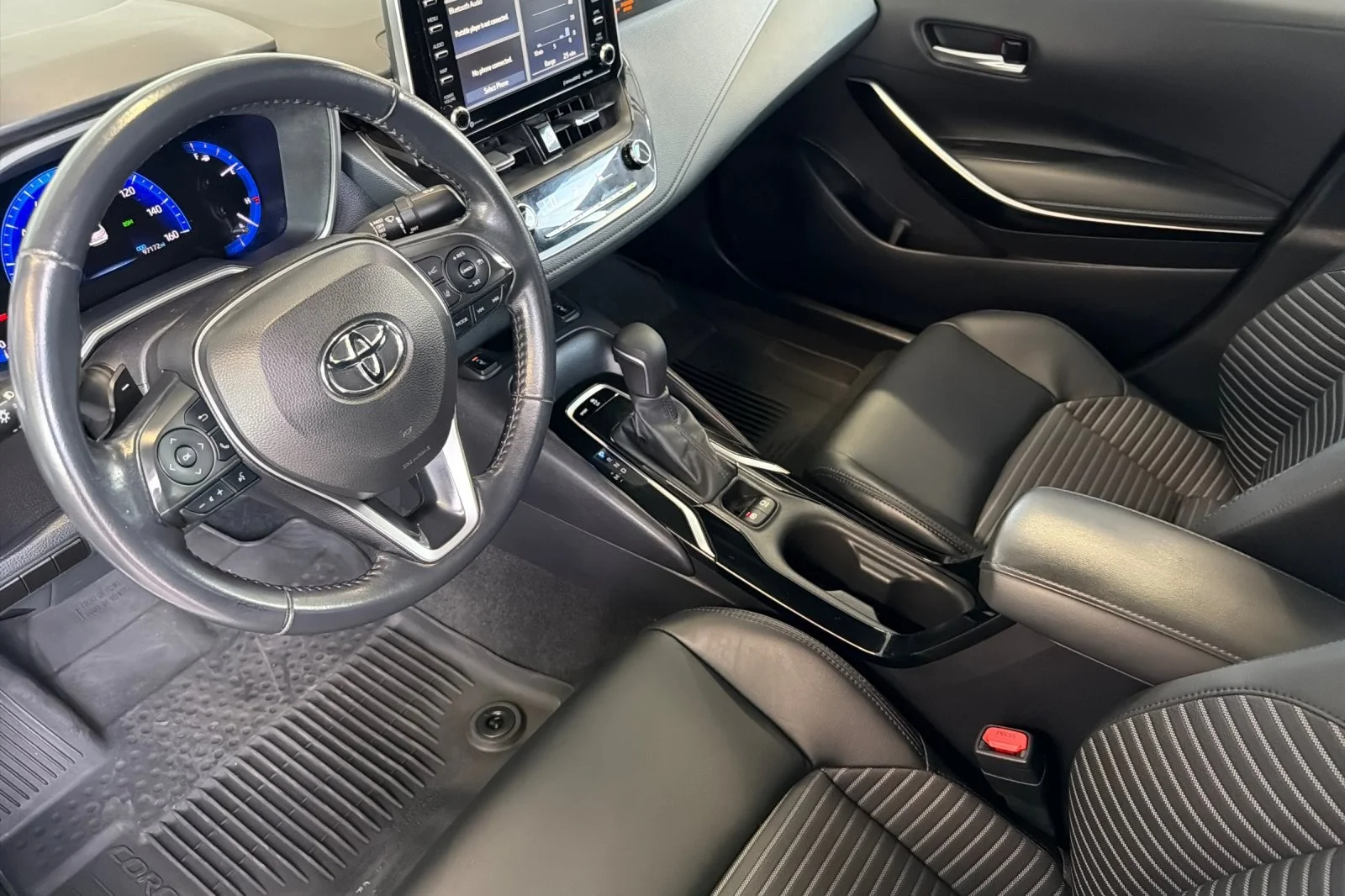 Certified Used 2022 Wind Chill Pearl Toyota XSE image 9