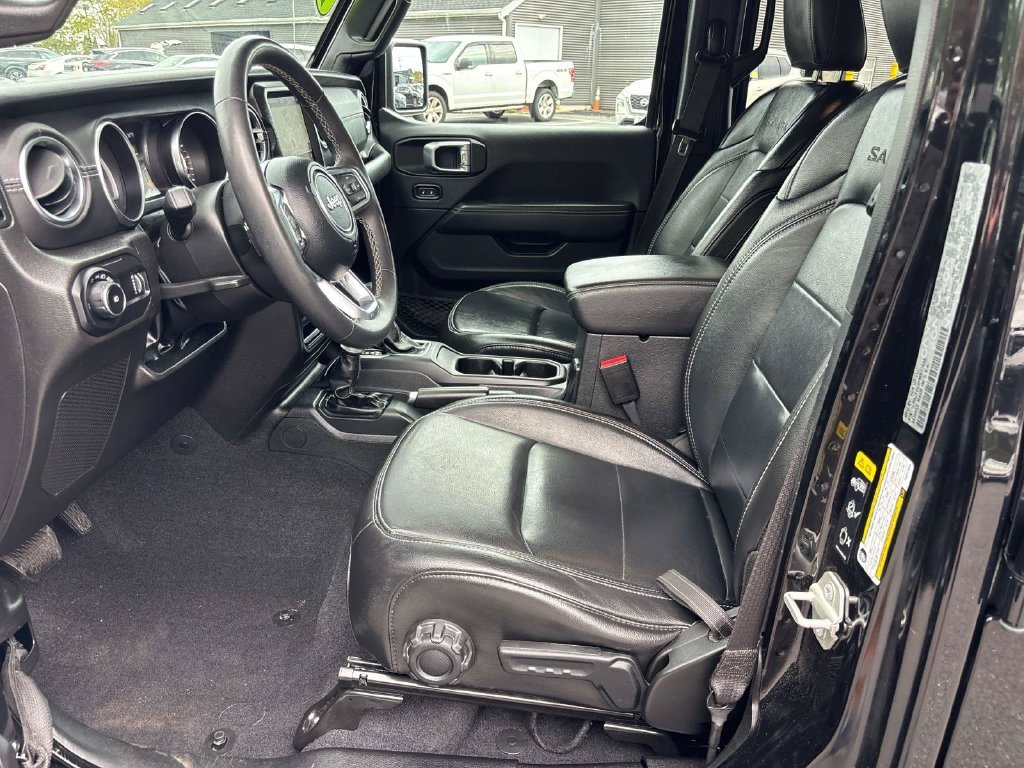 Used 2023 Black Jeep Sahara image 9