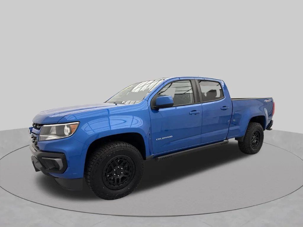 2021 Chevrolet Colorado LT Crew Cab Pickup Slide 1
