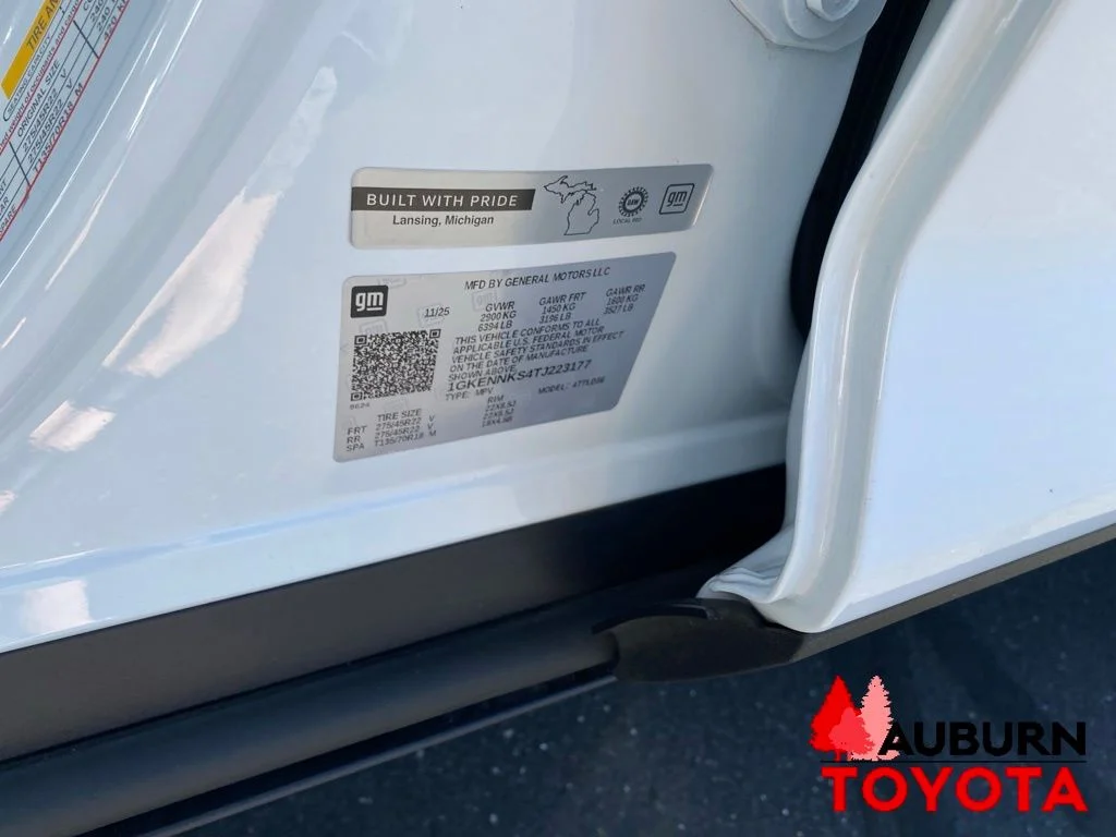 Used 2026 Summit White GMC Elevation image 38