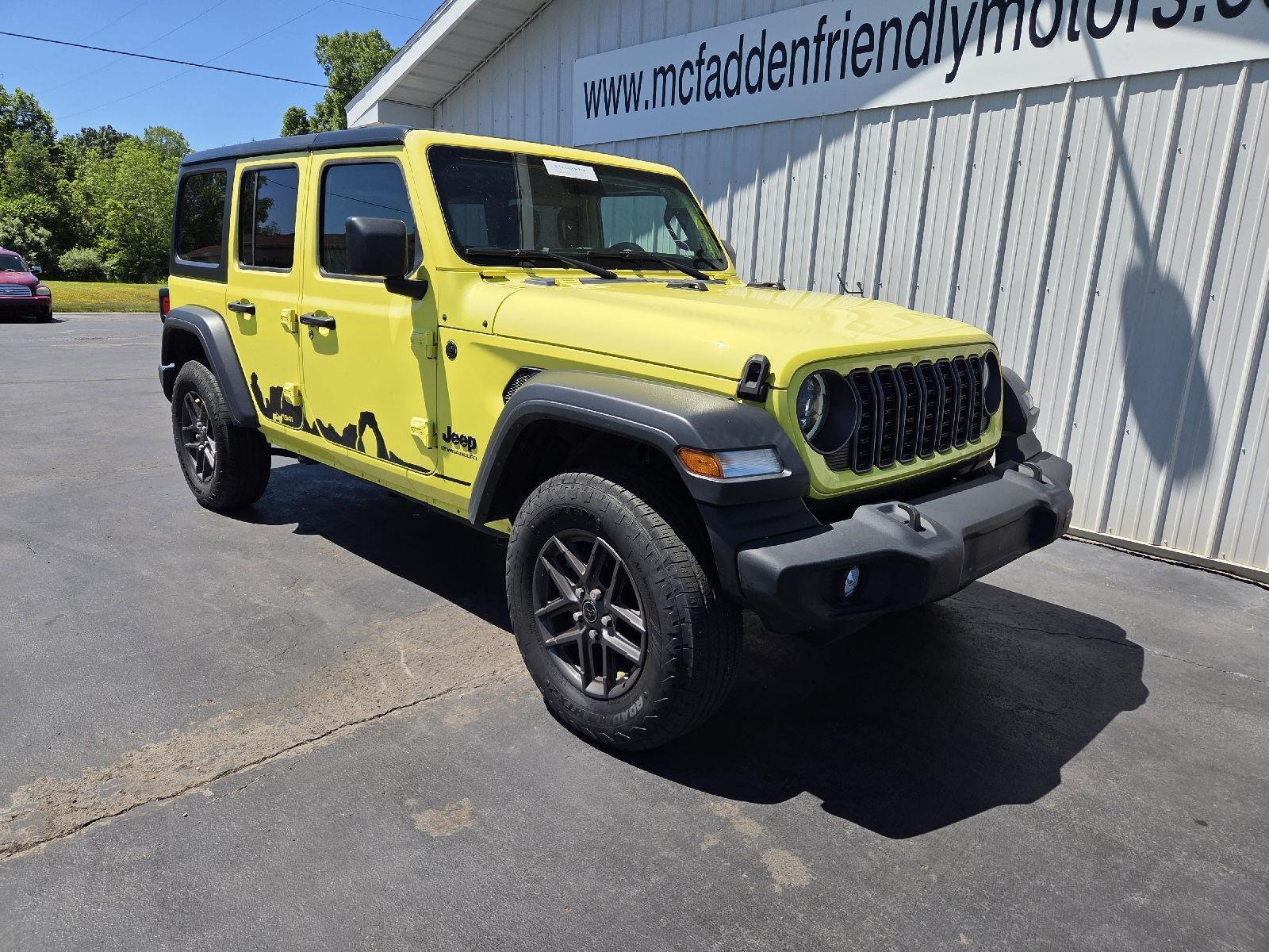 Used 2024 YELLOW JEEP SPOR image 2