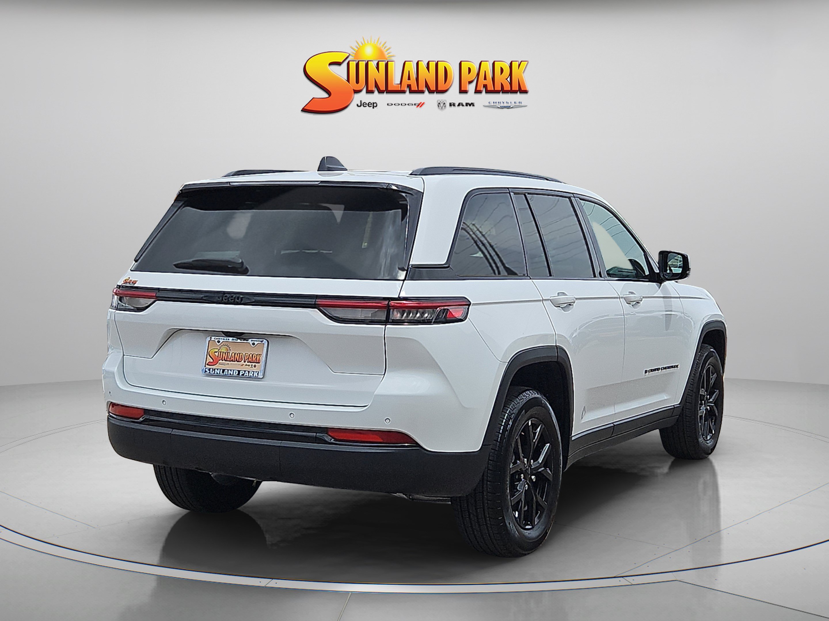 Used 2024 Bright White Clearcoat Jeep Altitude X image 5