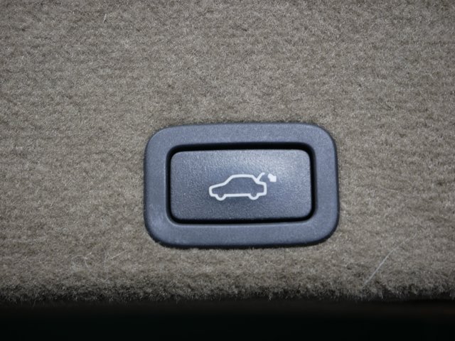 Used 2013 Ice White Volvo T6 w/ Platinum Pkg & Climate Pkg image 15
