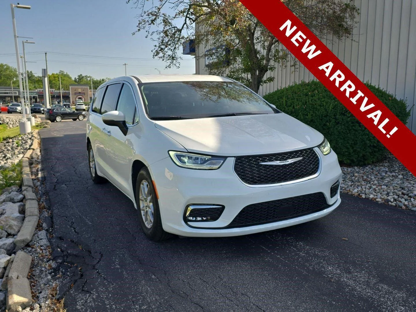 2023 Chrysler Pacifica Touring L's photo
